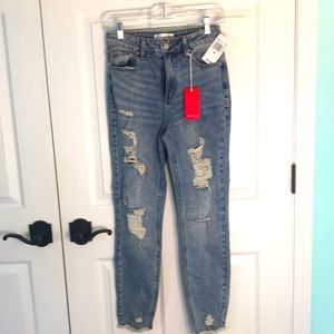 NWT Rampage distressed jeans. Size 26